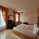 Hotel Lauri Neive