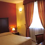 Lauri Hotel