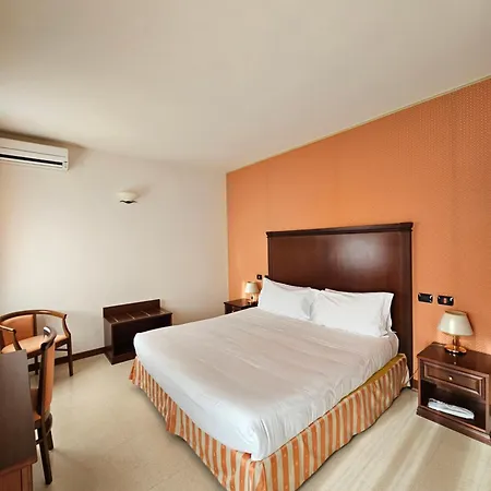 Lauri Hotel Neive