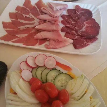 Lauri 3* Neive