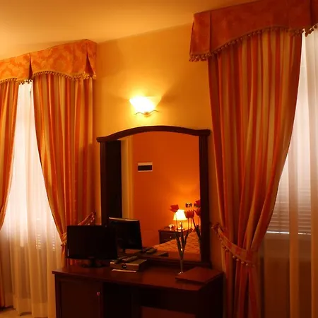 Lauri Hotel 3*