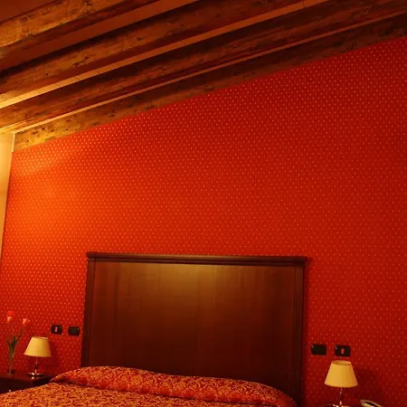 Lauri Hotel 3*